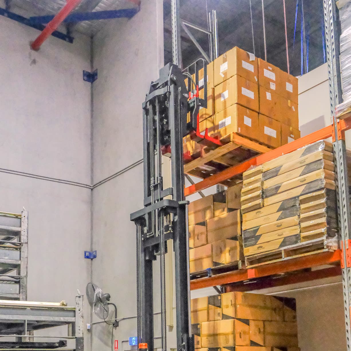 A&O's forklift accessing retail storage pallets in the 3PL warehouse.